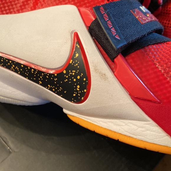 EUC Lebrun James sneakers. With the box! - Picture 9 of 9